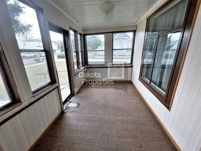 Foto del edificio - 517 N Duff-3 Bedroom House