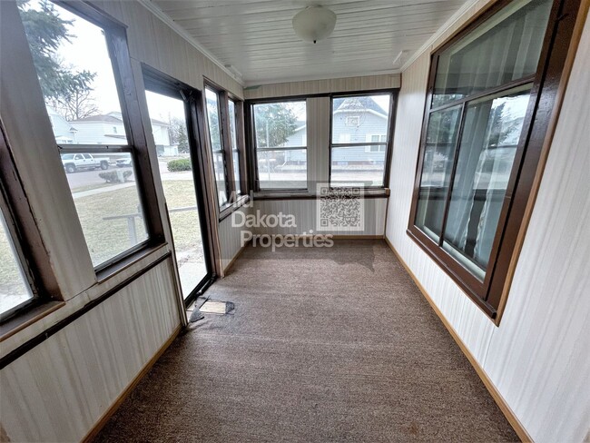Building Photo - 517 N Duff St