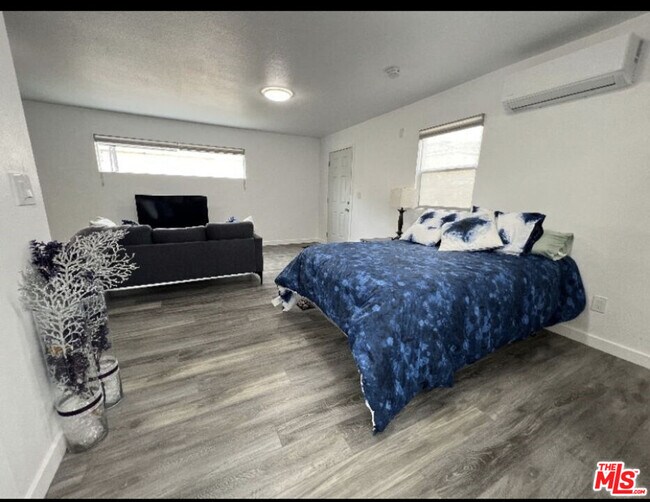 Foto del edificio - 332 W Ellis Ave