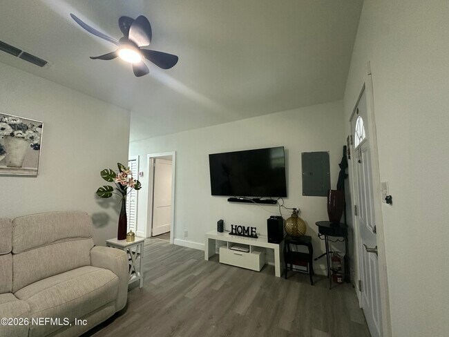 Foto del edificio - 1640 W 4th St