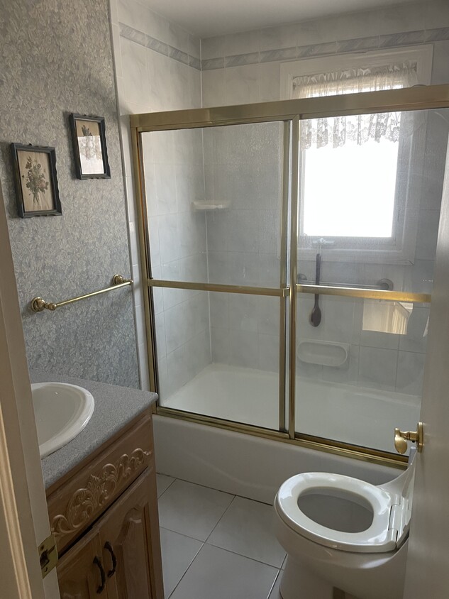Bathroom - 303 Kensington Rd S