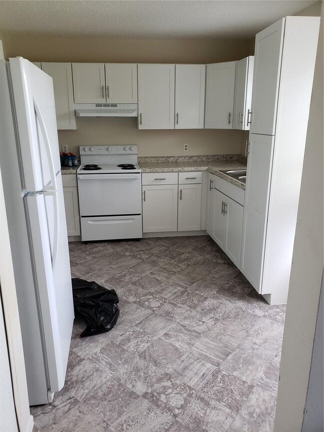 Foto del edificio - 2/2 Home in Silver Springs Shores Lake Joy...