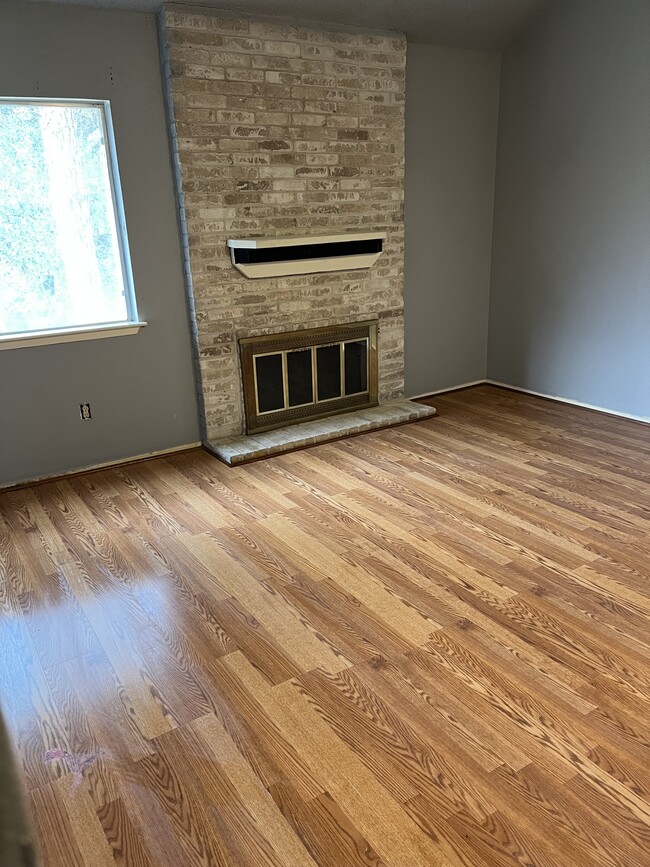 Master bedroom - 6167 Dryad Dr