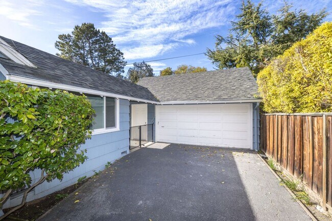 Foto del edificio - Elegant 3 Bed 2 Bath Home, Beautifully Remodeled in 2011