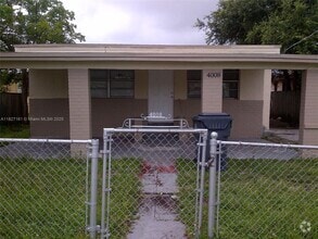 Building Photo - 4008 SW 23rd St