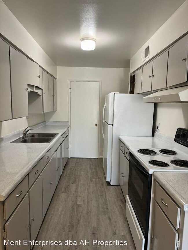 Building Photo - 2 br, 1.5 bath House - 4719 N 15TH AVE #4