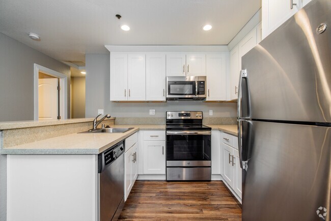 2BR, 2BA - 1000SF 1st kitchen - Summerhill Terrace