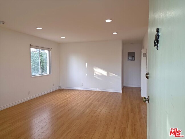 Foto del edificio - 2337 W Gramercy Ave
