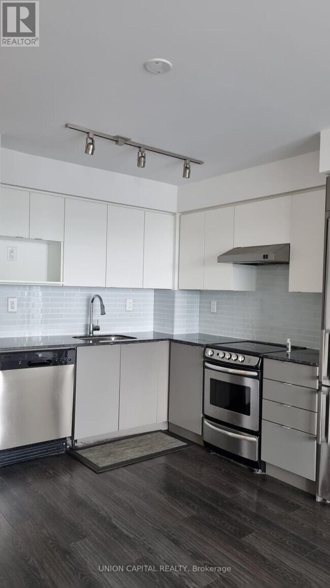 Building Photo - 160 Flemington Rd