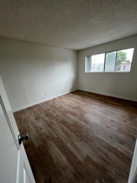 Building Photo - 9146 Somerset Blvd