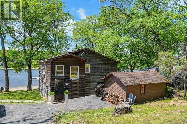 Building Photo - 1084 Bayview Dr