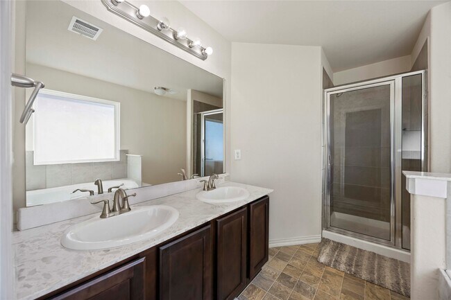 Foto del edificio - 2607 Dustin Pl Ct