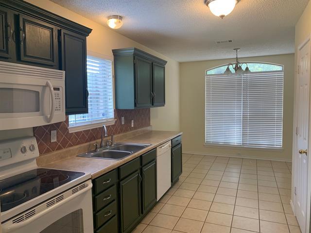 Building Photo - 1204 Cardinal Oaks Dr