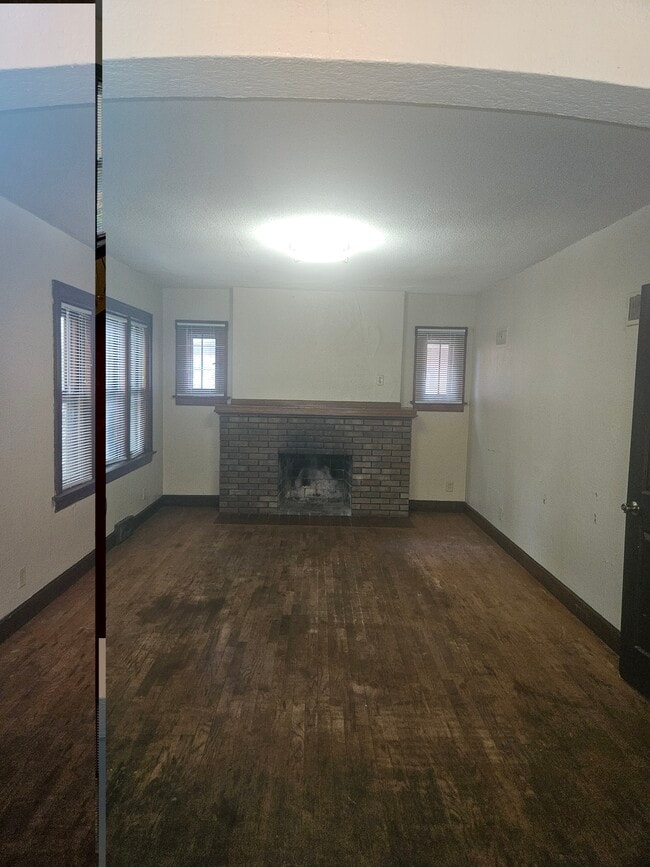 Building Photo - 141 8th St S