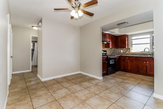 Building Photo - 1733 Ragland Ave