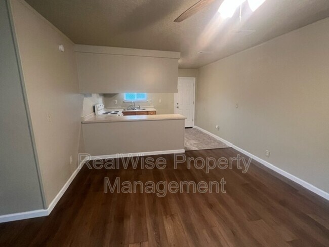 Foto del edificio - 723 SW Bridge St