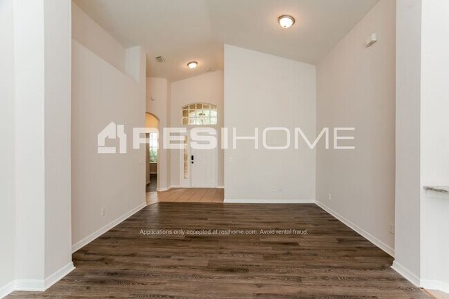 Building Photo - "Welcome Home! Get 1 month FREE RENT when ...