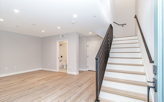 Building Photo - Enjoy Living in Carlsbad Village!