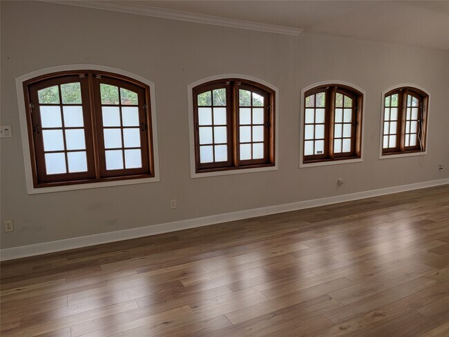 Building Photo - 6303 Lugary Dr