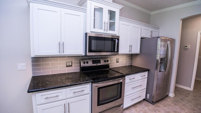 Building Photo - Beautiful 3 bedroom, 2 bath, split bedroom...