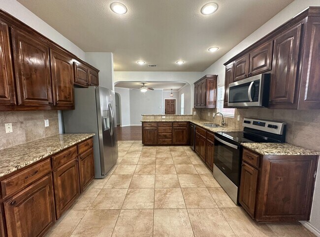 Building Photo - Sendera Ranch 3-2-2 Beauty!