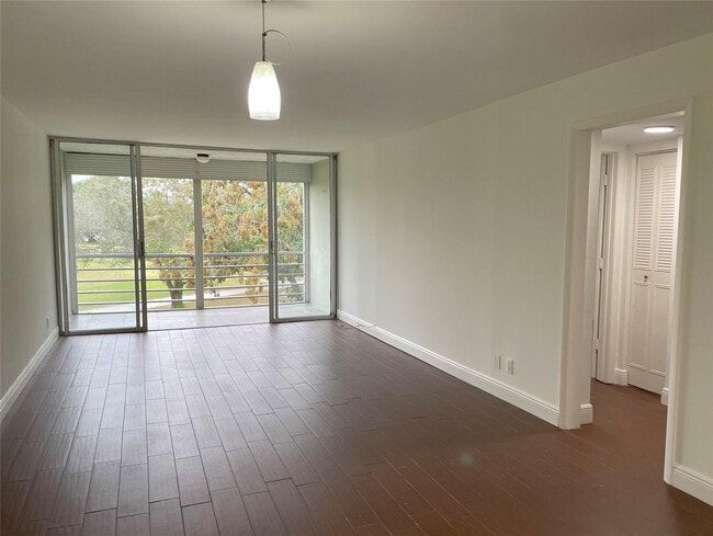 Foto del edificio - 9411 Evergreen Pl