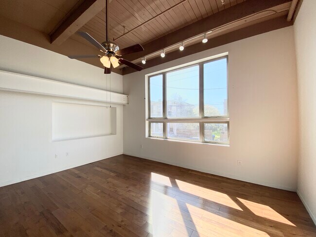 Building Photo - 2212 E Venango St