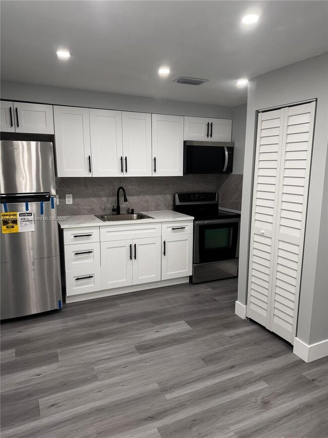 Building Photo - 3033 NW 32nd St