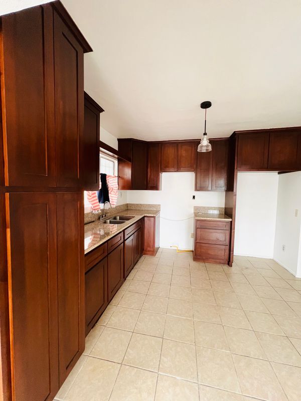 Foto del edificio - 1738 W 38th St