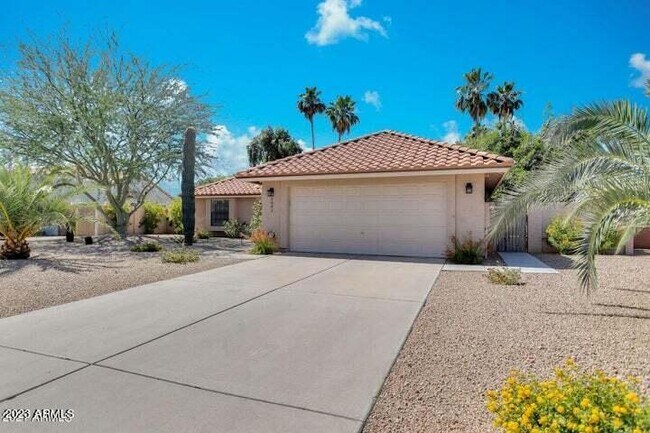 Foto del edificio - 5801 E Paradise Ln