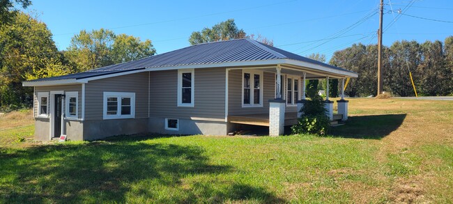 Building Photo - 201 Perkins Rd SE