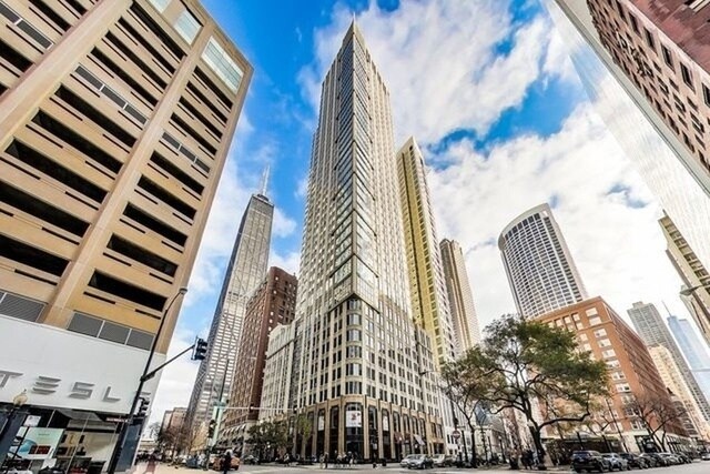 Foto principal - 57 E Delaware Pl