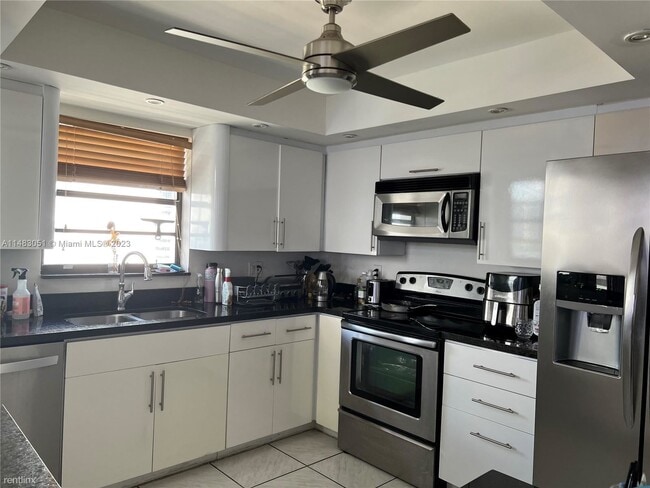 Building Photo - 3 br, 2.5 bath House - 17900 N Bay Rd Apt 609