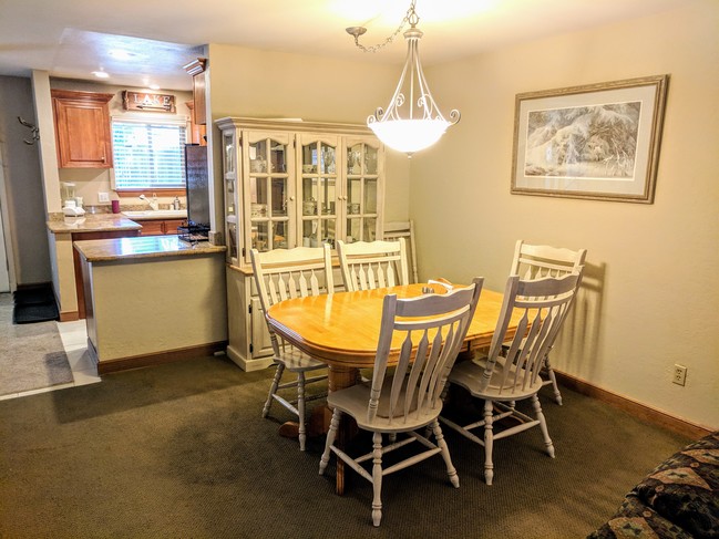 Dining - 845 Southwood Blvd