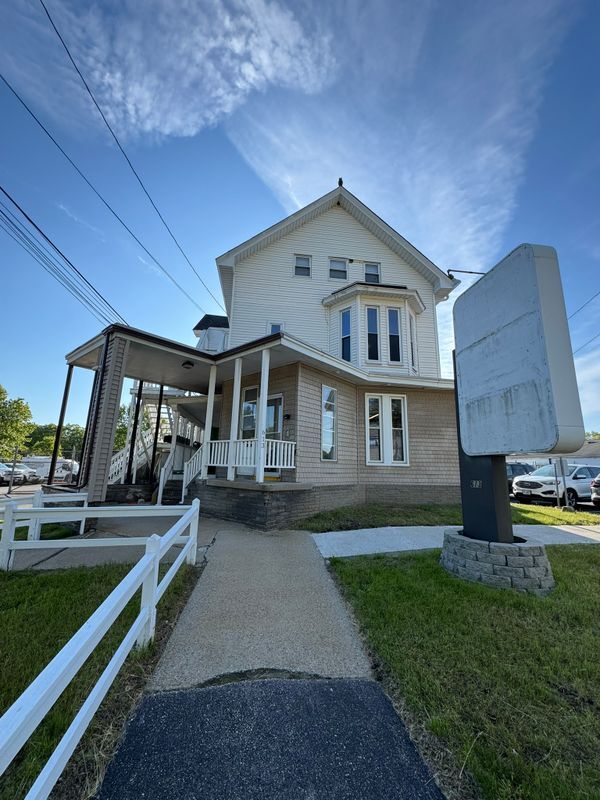 Foto principal - 613 Front St