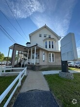 Building Photo - 613 Front St