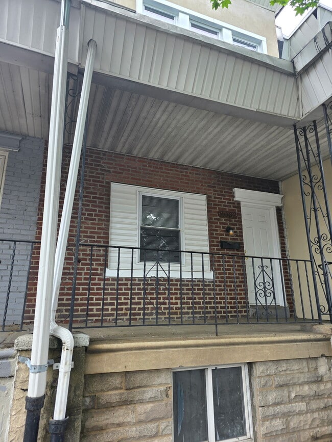 Building Photo - 2032 S 65th St