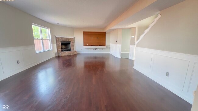 Foto del edificio - 5363 Fishlake Dr