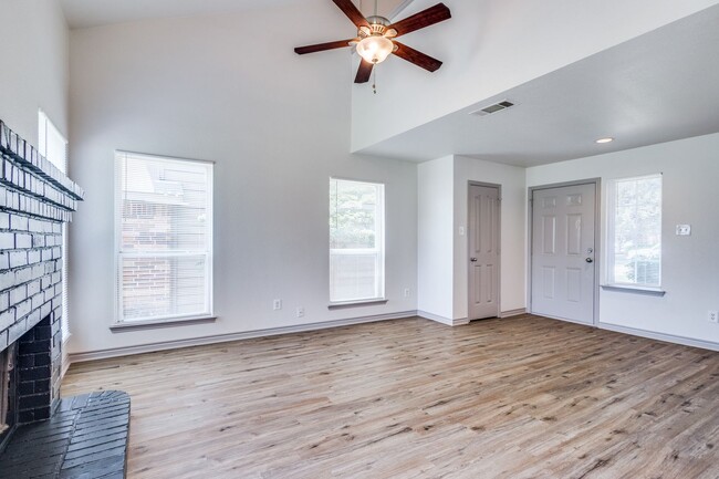 Building Photo - 602 Harbour Town Dr