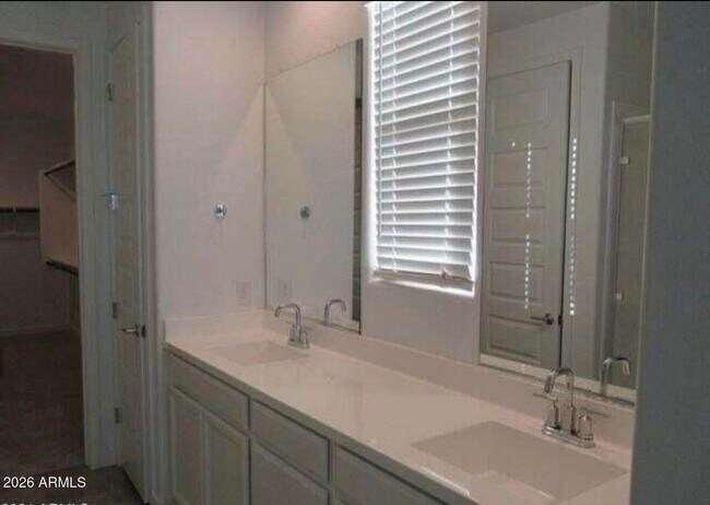 Foto del edificio - 5962 N 90th Dr