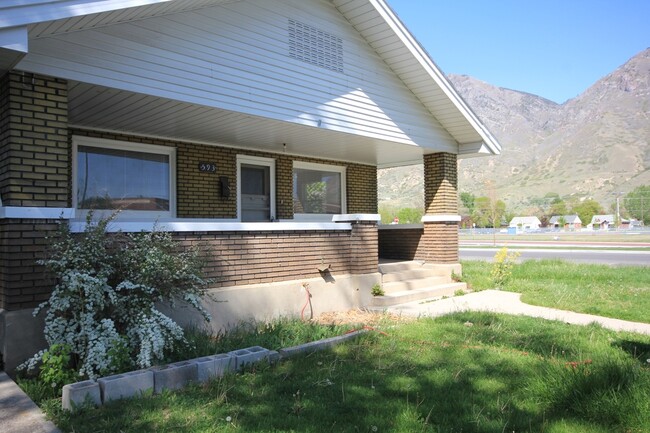 Building Photo - 3 Bed/1 Bath House, super close to BYU cam...
