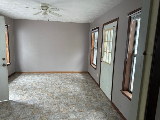 Building Photo - 617 NE Stallings Dr