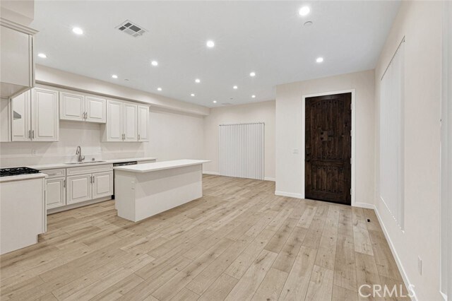 Foto del edificio - 569 E Cypress Ave