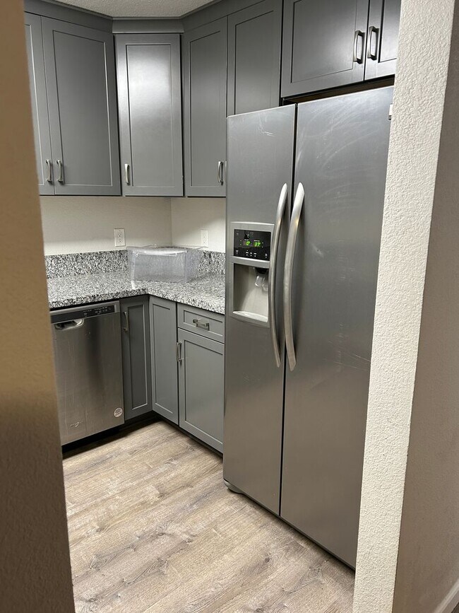 Foto del edificio - **READY FOR MOVE IN** Sparks Duplex