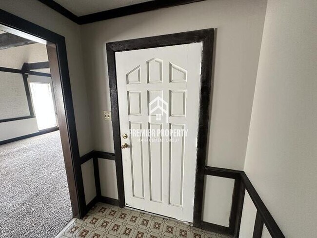 Foto del edificio - 6016 Rosewind Cir W