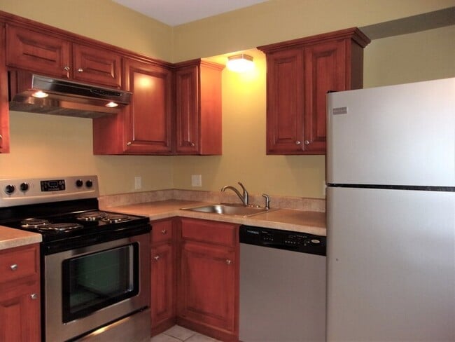 Building Photo - Tara Condos 2 Bed 1 Bath Apt NW 63rd & May...
