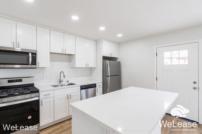 Building Photo - 3 br, 1 bath House - 217 Holly Street