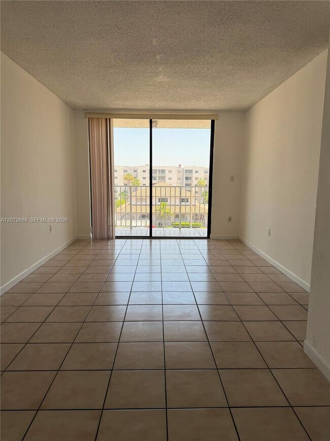Foto del edificio - 8145 NW 7th St