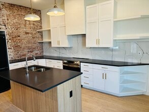 Building Photo - 711 Broadway St