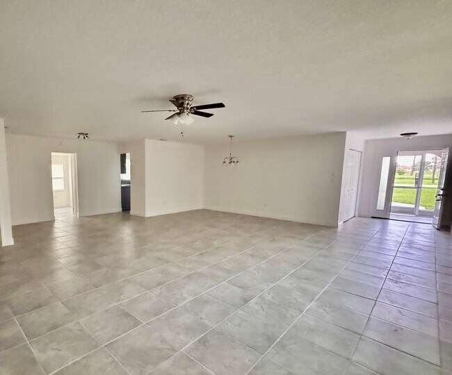 Foto del edificio - 3252 Golfview Rd
